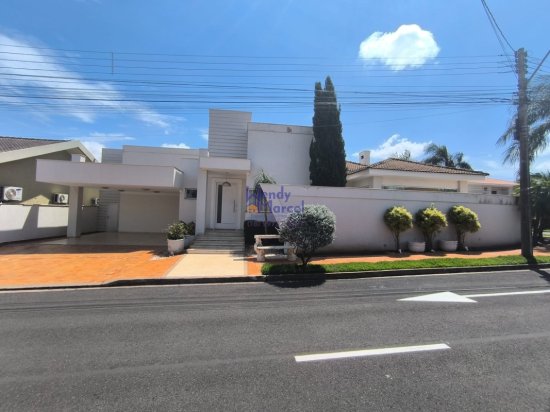 Casa de alto padrão no condomínio Ibiza